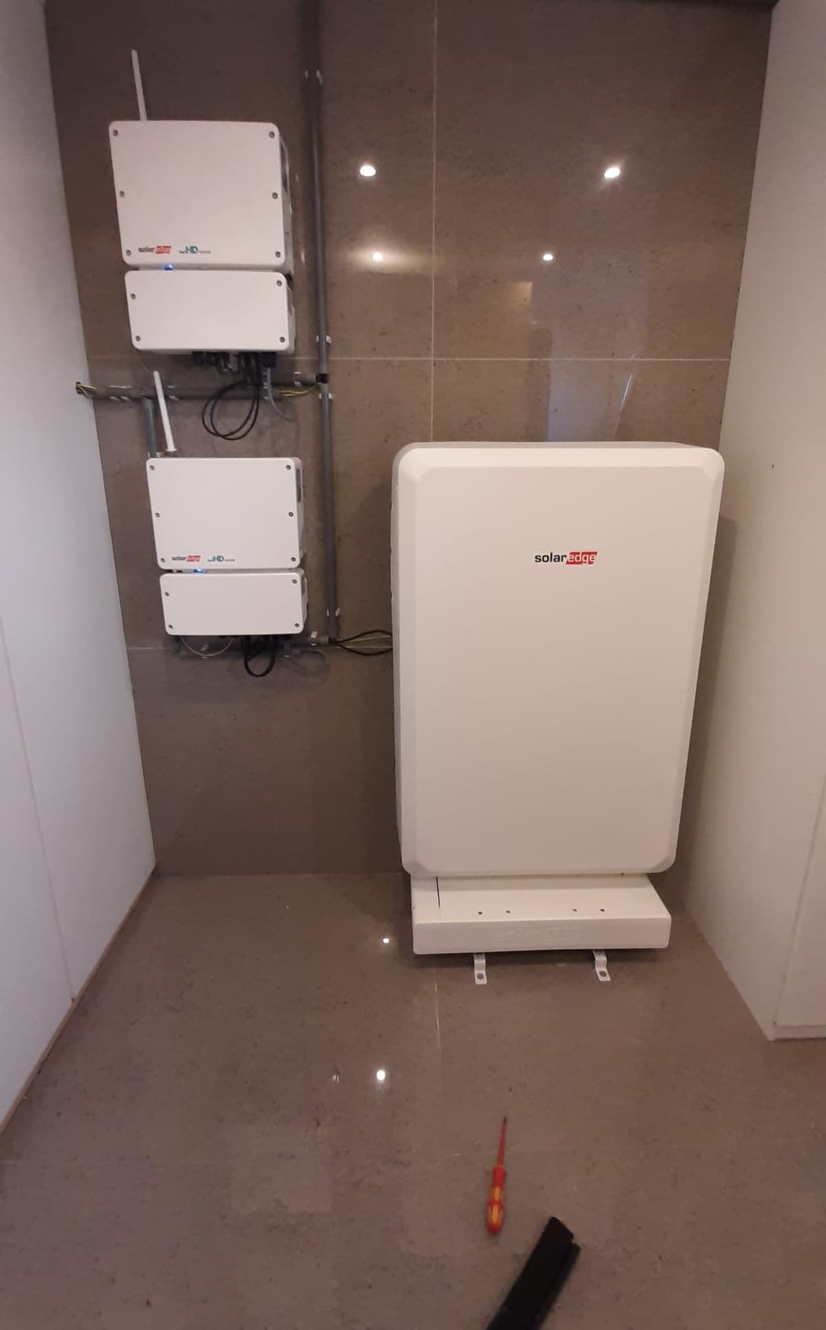 Batterie 10 kWh + 12 panneaux