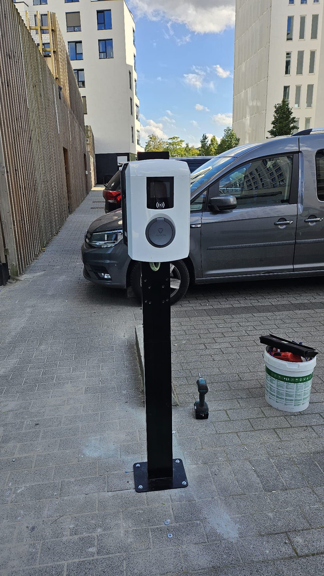 Parking entreprise — 6 bornes